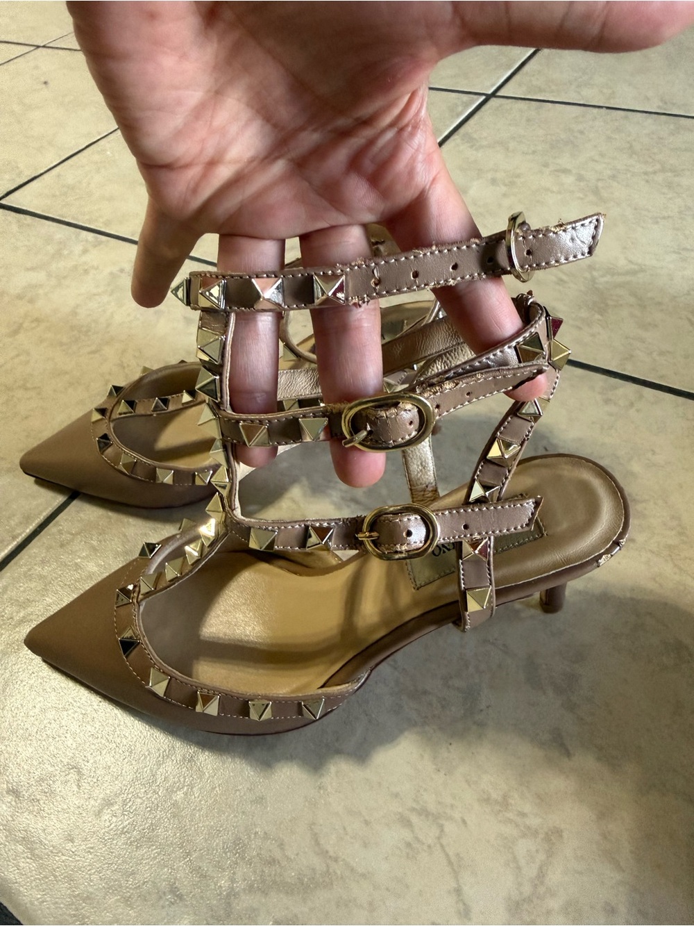 Valentino Garavani Nude Leather Rockstud Pointed-Toe Strappy kitten Heels - Picture 10 of 12